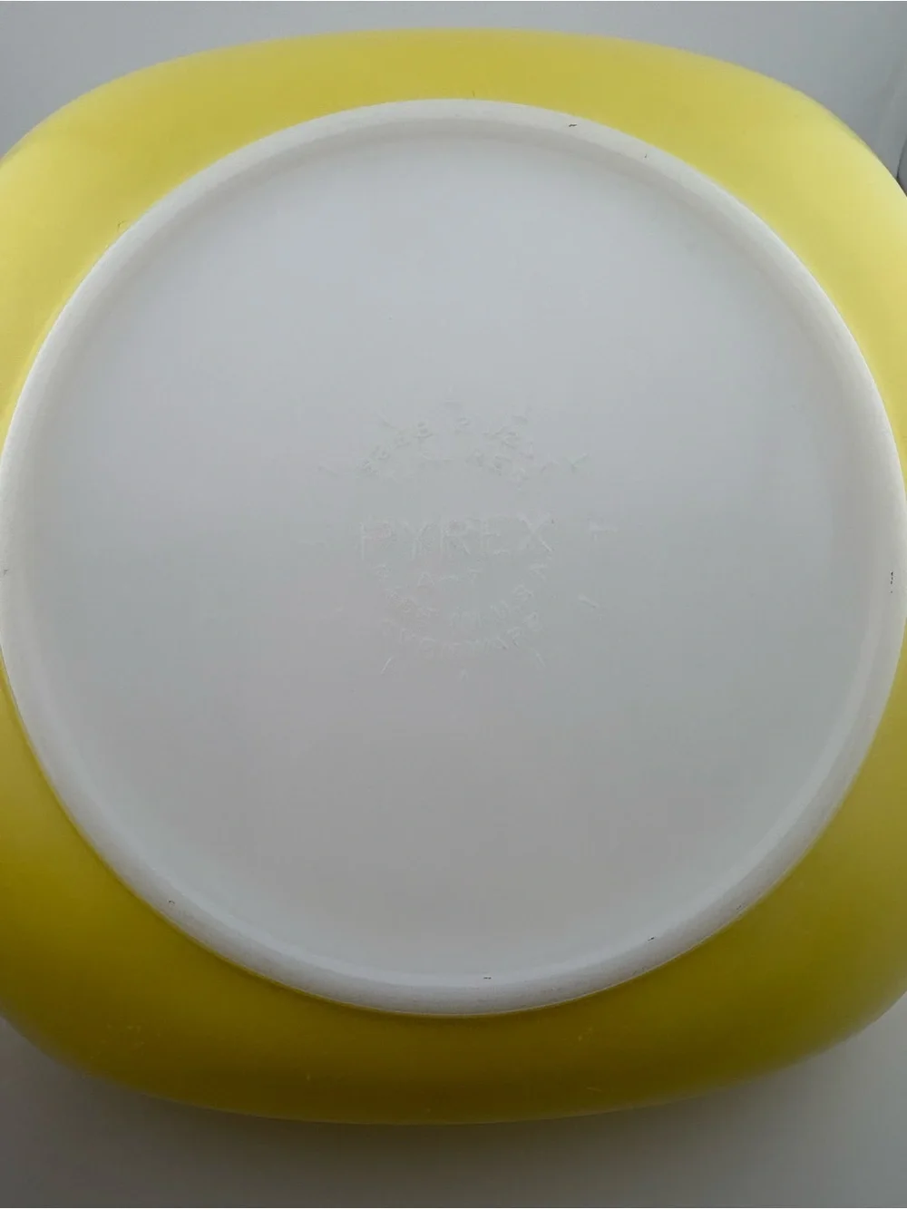 Vintage Pyrex Primary Yellow Hostess Bowl Bowl 525 B